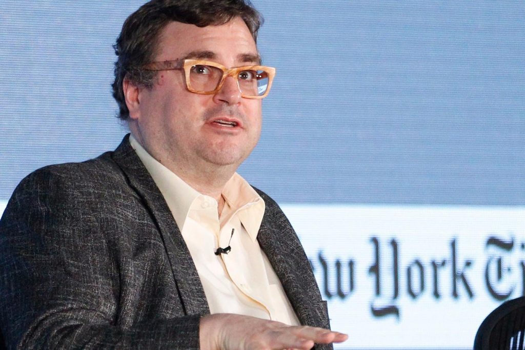 Founder of LinkedIn Argues That with Great Wealth Comes Great Responsibility